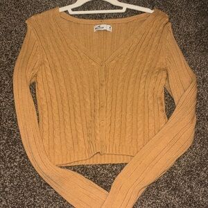 Cute sweater long sleeve super comfy, in great shape, only worn once.